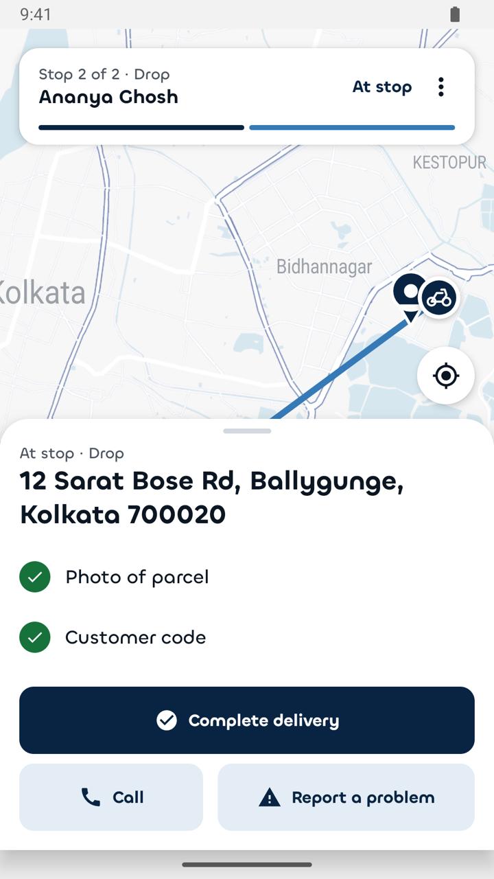 Complete delivery: Confirm the parcel photo and customer code at the stop.